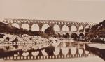 Edouard BALDUS (1813-1882)<br />
Pont du Gard<br />
Album  Chemin de Fer de Paris à<br />
Lyon et à la Méditerranée <br />
Important album à l'italienne<br />
contenant 69 photographies dont 2<br />
panoramas. Vers 1861-1863.<br />
Estimation : 50 000 / 80 000€