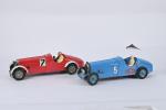 Märklin contemporain, deux automobiles de course :
l'une mécanique rouge n°7...
