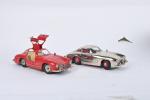 Märklin contemporain, deux Mercedes de course
mécaniques, une rouge, une chromée,...