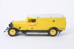 Märklin contemporain, camion mécanique
jaune de la Reichspost. 37 cm.