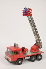 Joustra, France, auto pompiers
mécanique en tôle lithographiée, à châssis long,...