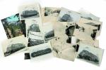 Une trentaine de photographies de locomotives 
en noir et blanc,...