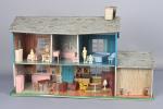 Maison pour poupée type américaine en tôle lithographiée, années 1950/1960,...