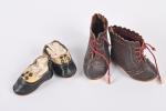 Deux paires de chaussures allemandes
vers 1920 : 5,5 cm et...