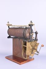 Mécanisme de pendule à carillon, 
6 airs, 11 timbres. Clef...
