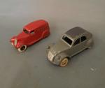 DINKY TOYS ANGLAIS - JRD : (2)
Camionnette Tyres, rouge, (reproductions...