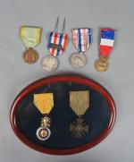 France Lot de 6 décorations : Médaille militaire, Croix de...