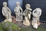 Quatre statues de jardin en pierre reconstituée (accidents et manque...