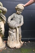 Quatre statues de jardin en pierre reconstituée (accidents et manque...
