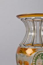 Paire de vases balustre
en cristal doublé jaune, à motif de...