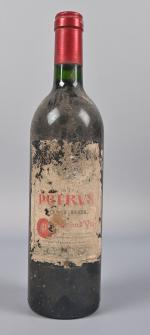 1 bouteille, Pomerol, Petrus, 1987. Étiquette très dégradée.