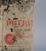 1 bouteille, Pomerol, Petrus, 1987. Étiquette très dégradée.