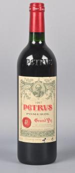 1 bouteille, Pomerol, Pétrus, 1997. Étiquette légèrement abimée.