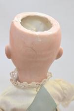 Deux poupées tête porcelaine :
l'une Armand Marseille moule 390n, bouche...