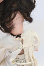 Deux poupées tête porcelaine :
l'une Mon Chéri LP 4, bouche...