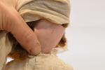 Petite poupée tête en porcelaine allemande 
marquée en creux "...