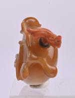 CHINE - XIXe siècle
Flacon tabatière en agate caramel sculptée en...