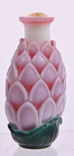 CHINE - XXe siècle
Flacon tabatière ovoïde en verre dit "rose...