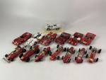 DIVERS :
Lot de 14 véhicules voitures Ferrari de course sport...