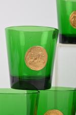 Byrrh
Douze en verre vert, appliqués d'un médaillon doré.