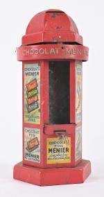 Chocolat Menier
Kiosque tirelire deuxième modèle fond rouge, H. 27 cm...