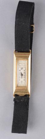 Rolls
Rare montre automatique de dame en or jaune 18K (750...