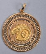 Médaille en or jaune 18K 750‰,
de forme ronde parée d'une...