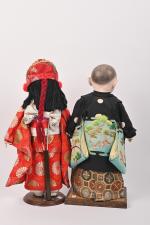 Couple japonais en habits traditionnels 
tête et membres en composition,...