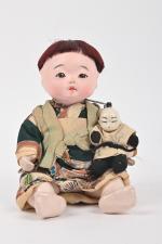 Bébé japonais en composition, 
traits peints, corps poupon semi-articulé, habits...