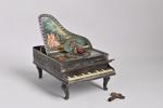 Piano à queue formant boîte à bijoux
avec oiseau chanteur, en...