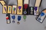 France Lot de 11 décorations, dont Mérite national, Palmes académiques,...