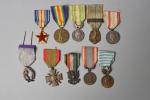 France Lot de 10 décorations, dont Interalliée, Croix de guerre,...