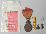France Lot : Médaille de Sainte-Hélène, ruban, avec miniature (SR)...