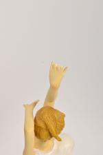 Stripteaseuses, deux figurines en résine, 
h. max.  45 cm...