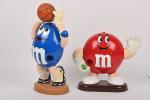 M&M's, 2 distributeurs : 
basket et classique rouge (usures).
