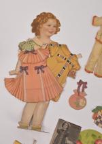 Shirley Temple, deux poupées en papier découpé
à habiller, avec leur...