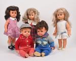 Modes et Travaux contemporain, cinq poupées
avec habits d'origine : Emilie...