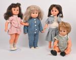 Quatre poupées caoutchouc
dont deux Modes et travaux contemporain : Emilie,...