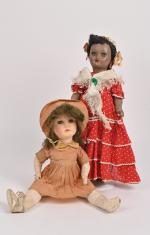 Deux poupées tête composition
dont une SFBJ, habits papier, 35 cm...
