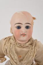 Poupée souvent commercialisée comme Eden Bébé 
tête porcelaine allemande, yeux...