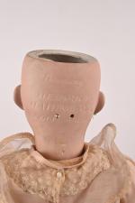 Grande poupée allemande
tête porcelaine marquée en creux "Germany - Henrich...