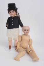 Deux petites poupées  : 
Unis France moule 60, taille...