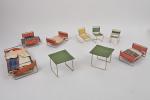 Mobilier miniature de chambre d'enfant 
en métal et toile :...