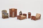 Mobilier miniature pour maison de poupée 
différentes époques et état,...