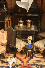 Maison de poupée de style anglais
en bois laqué marron, à...