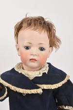Beau bébé allemand tête porcelaine
expression nostalgique, bouche fermée, yeux bleus...
