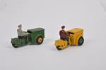 Dinky Toys anglais, 2 triporteurs Mail
un jaune et un vert....