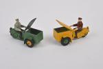 Dinky Toys anglais, 2 triporteurs Mail
un jaune et un vert....