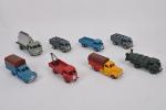 Dinky Toys français, 8 modèles utilitaires :
3 bétaillères (2 Ford...