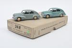 Dinky Toys, 203 Peugeot vert métallisé 24 R
(2 ex.), l'une...
